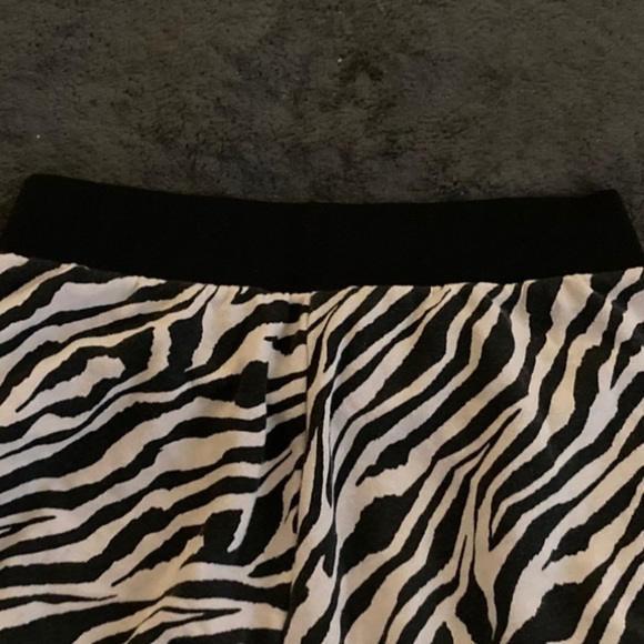 Victoria’s Secret Sport Joggers Sweatpants Zebra VS Logo Size extra small VSX - Picture 5 of 12